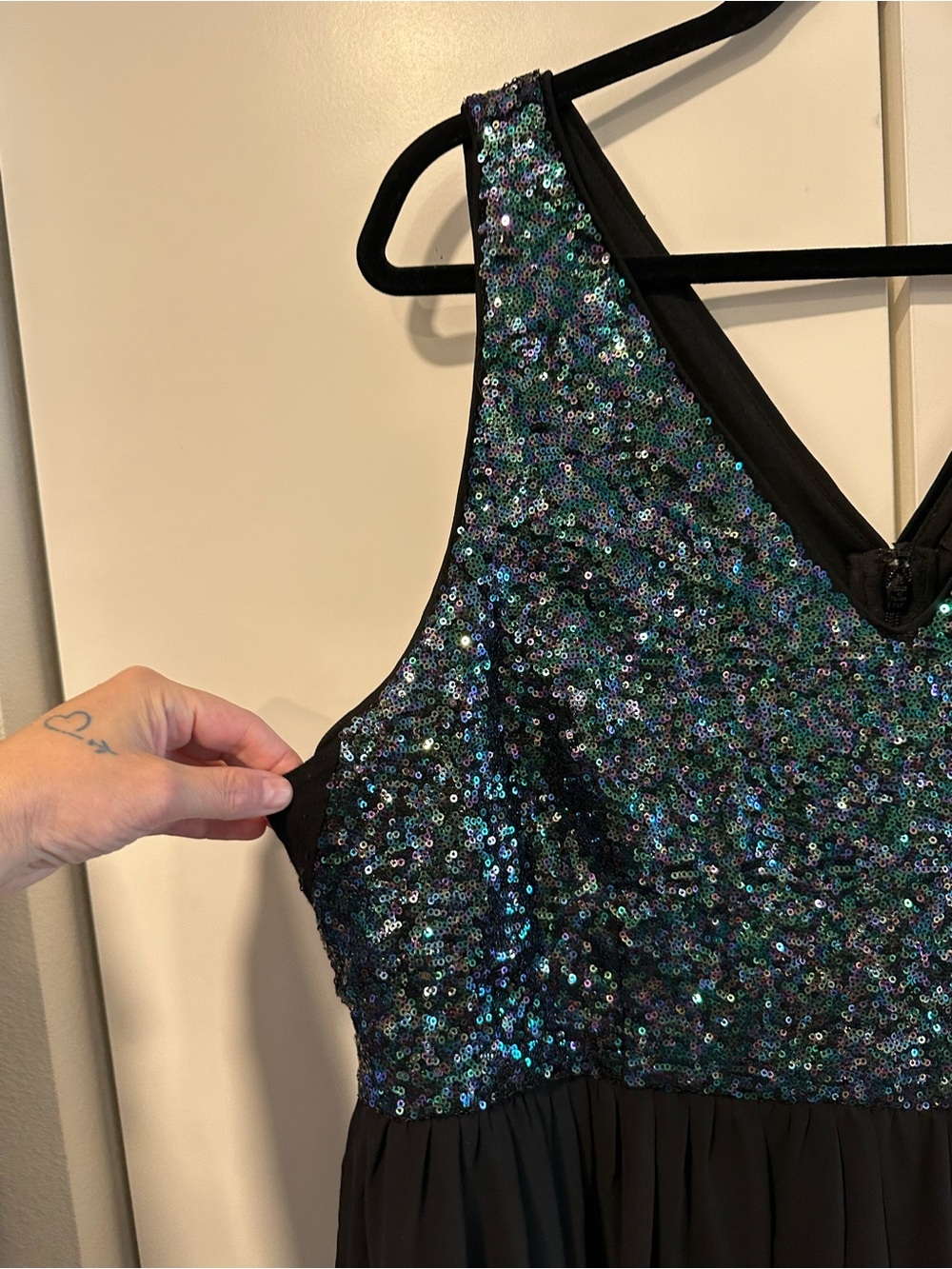 Torrid Size 22 Plus Size V-Neck Black Dress with Iridescent Sequin Bodice - Picture 8 of 11